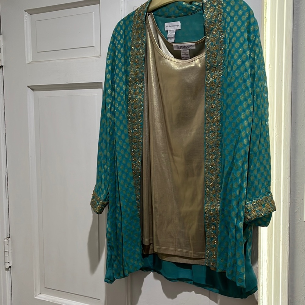 Elegant,and embellished teal and shiny gold set